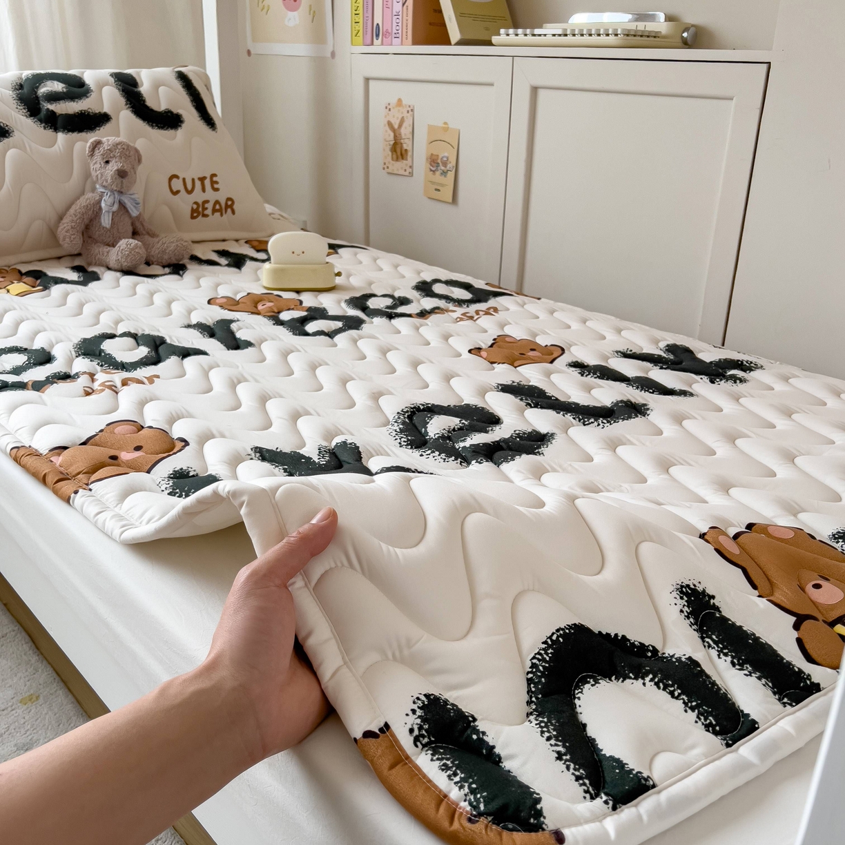 91家纺网 家纺一手货源 找家纺 希廷顿 2026新款印花夹棉防水床垫学生款 luck熊