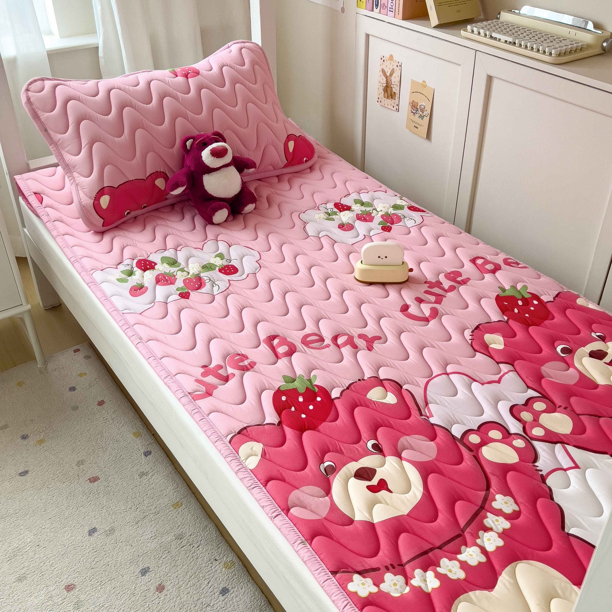 91家纺网 家纺一手货源 找家纺 希廷顿 2026新款印花夹棉防水床垫学生款 草莓熊