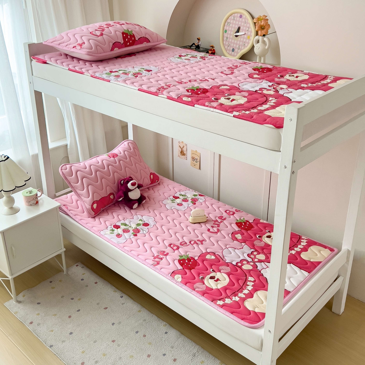 希廷顿 2026新款印花夹棉防水床垫学生款 草莓熊