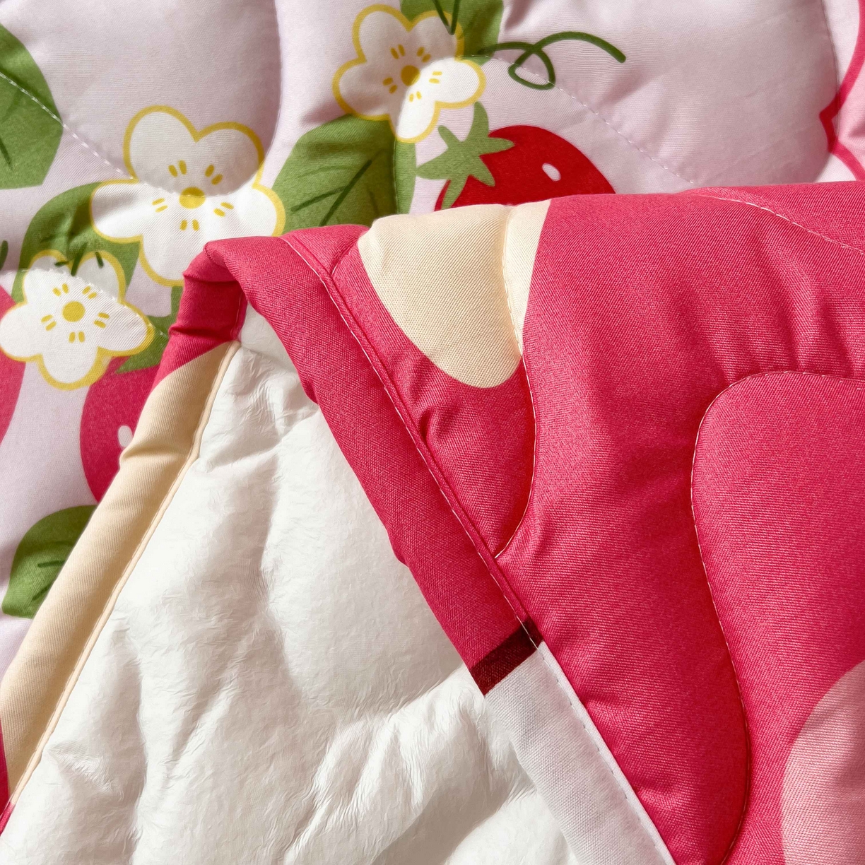 91家纺网 家纺一手货源 找家纺 希廷顿 2026新款印花夹棉防水床垫学生款 草莓熊