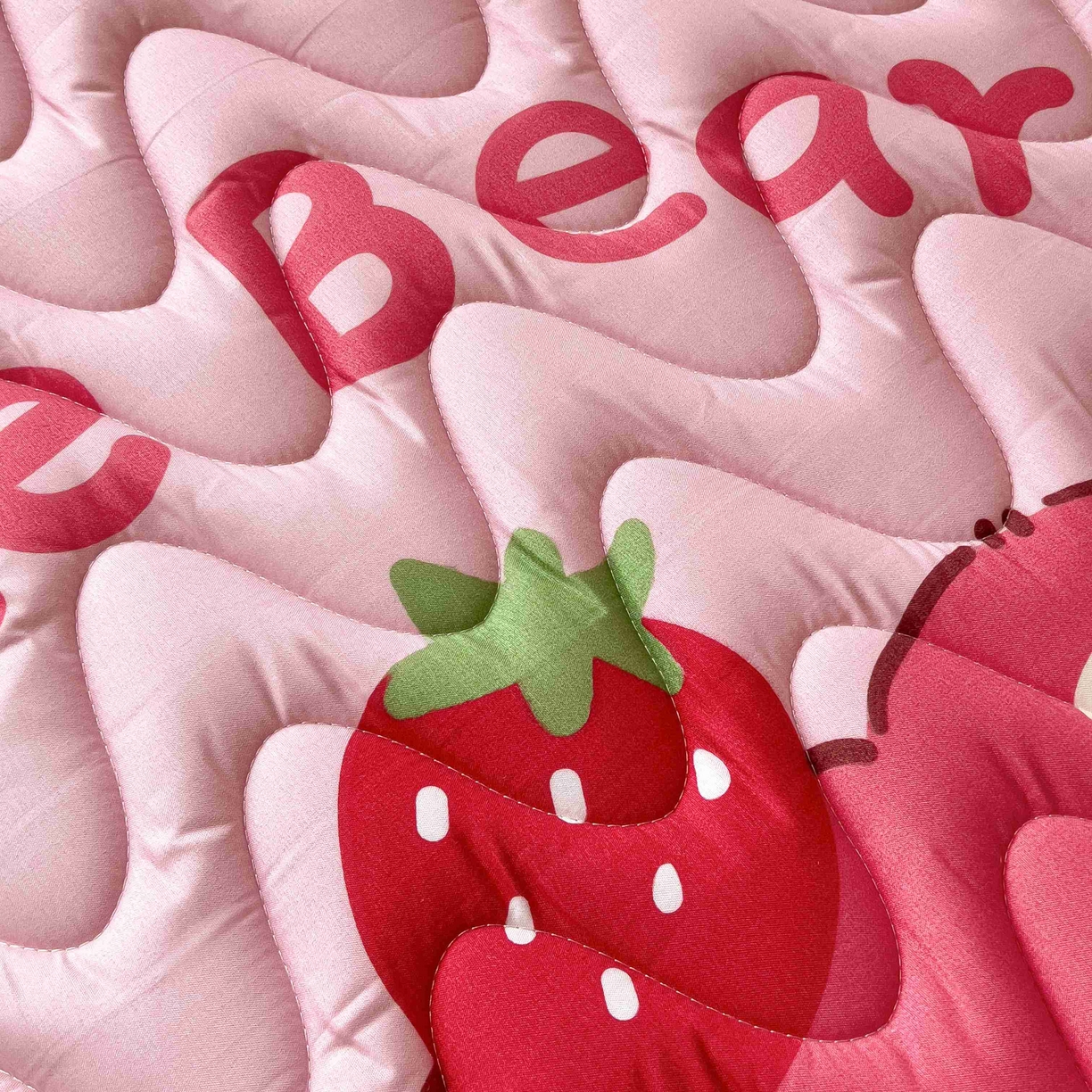 91家纺网 家纺一手货源 找家纺 希廷顿 2026新款印花夹棉防水床垫学生款 草莓熊