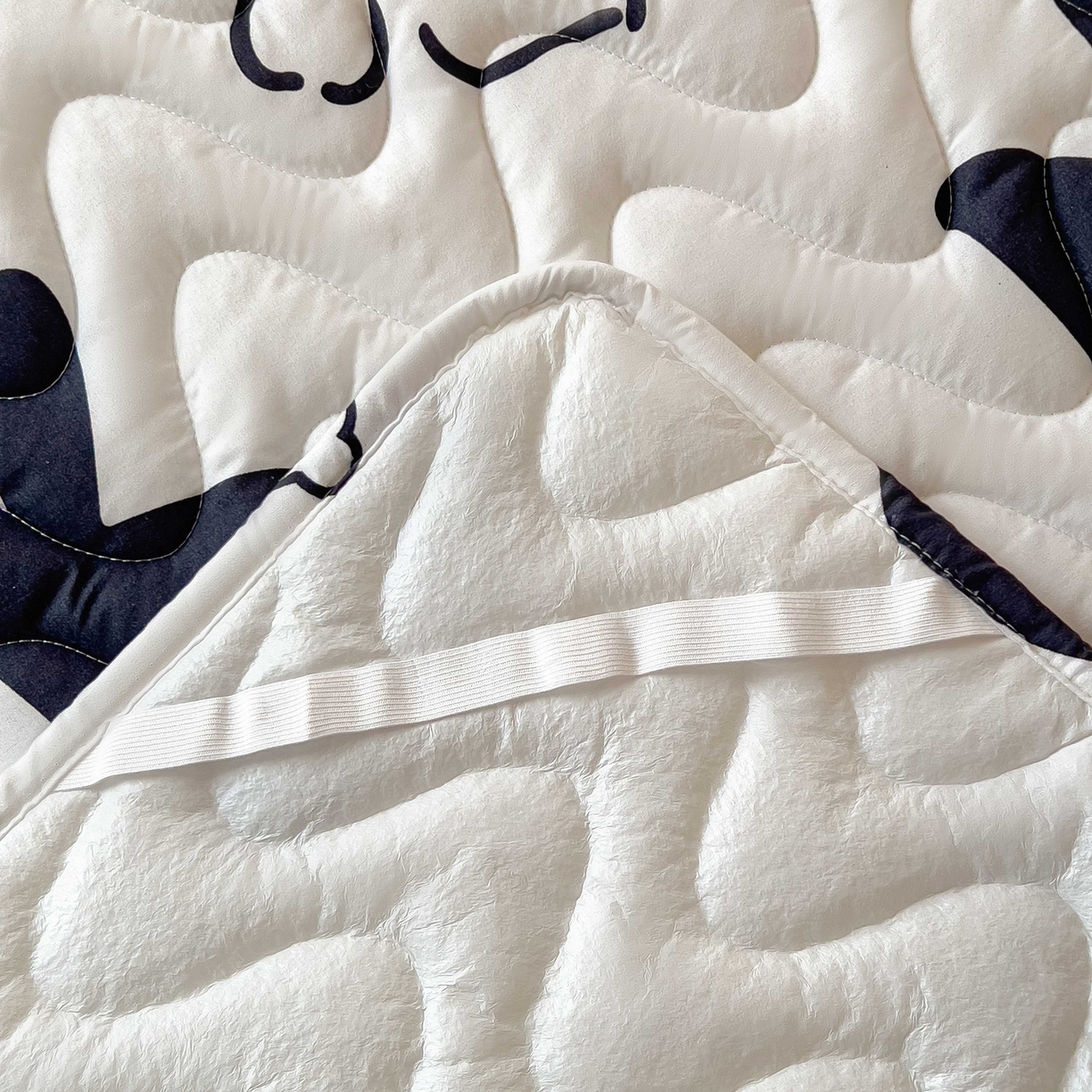 91家纺网 家纺一手货源 找家纺 希廷顿 2026新款印花夹棉防水床垫学生款 萌宠狗