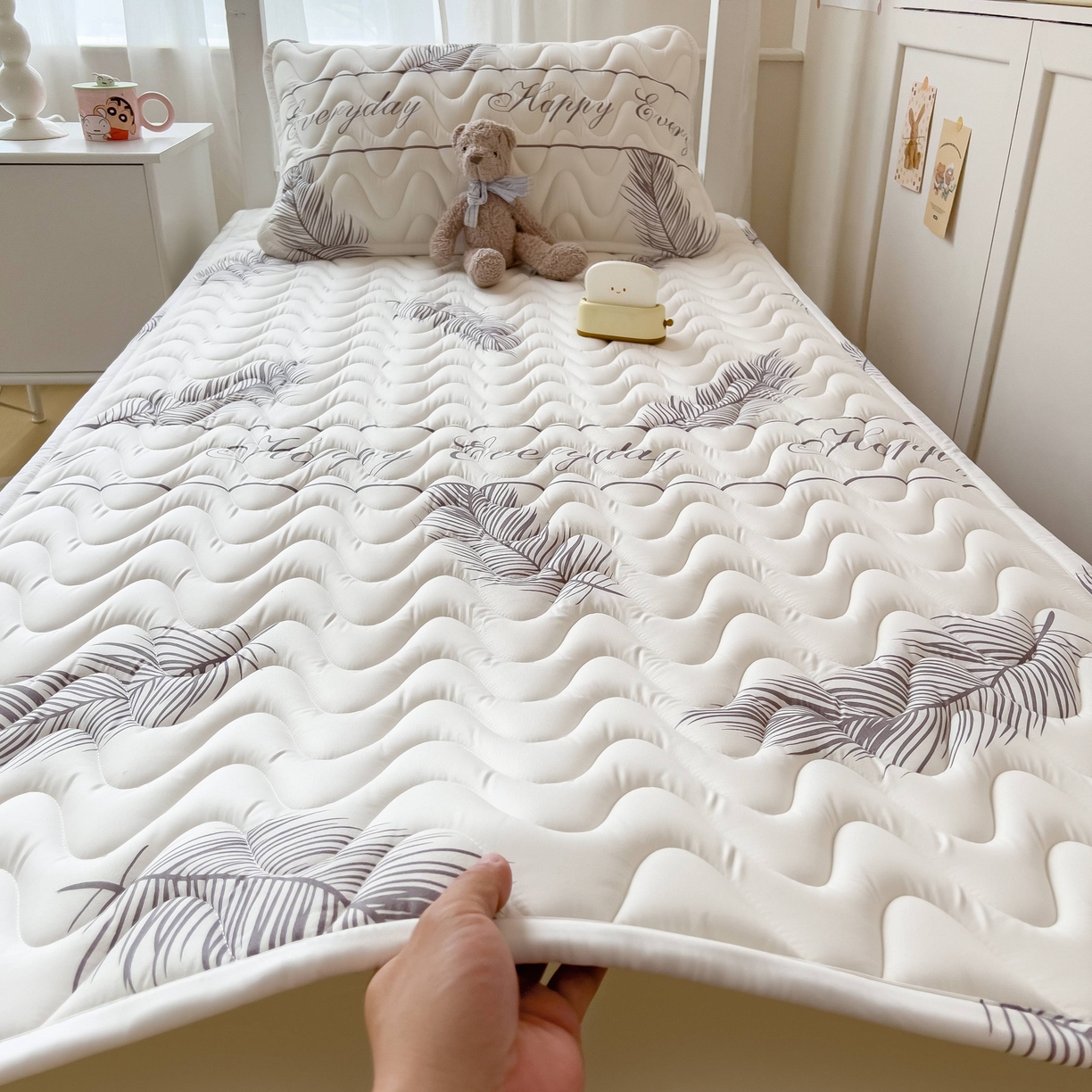 91家纺网 家纺一手货源 找家纺 希廷顿 2026新款印花夹棉防水床垫学生款 梦幻森林