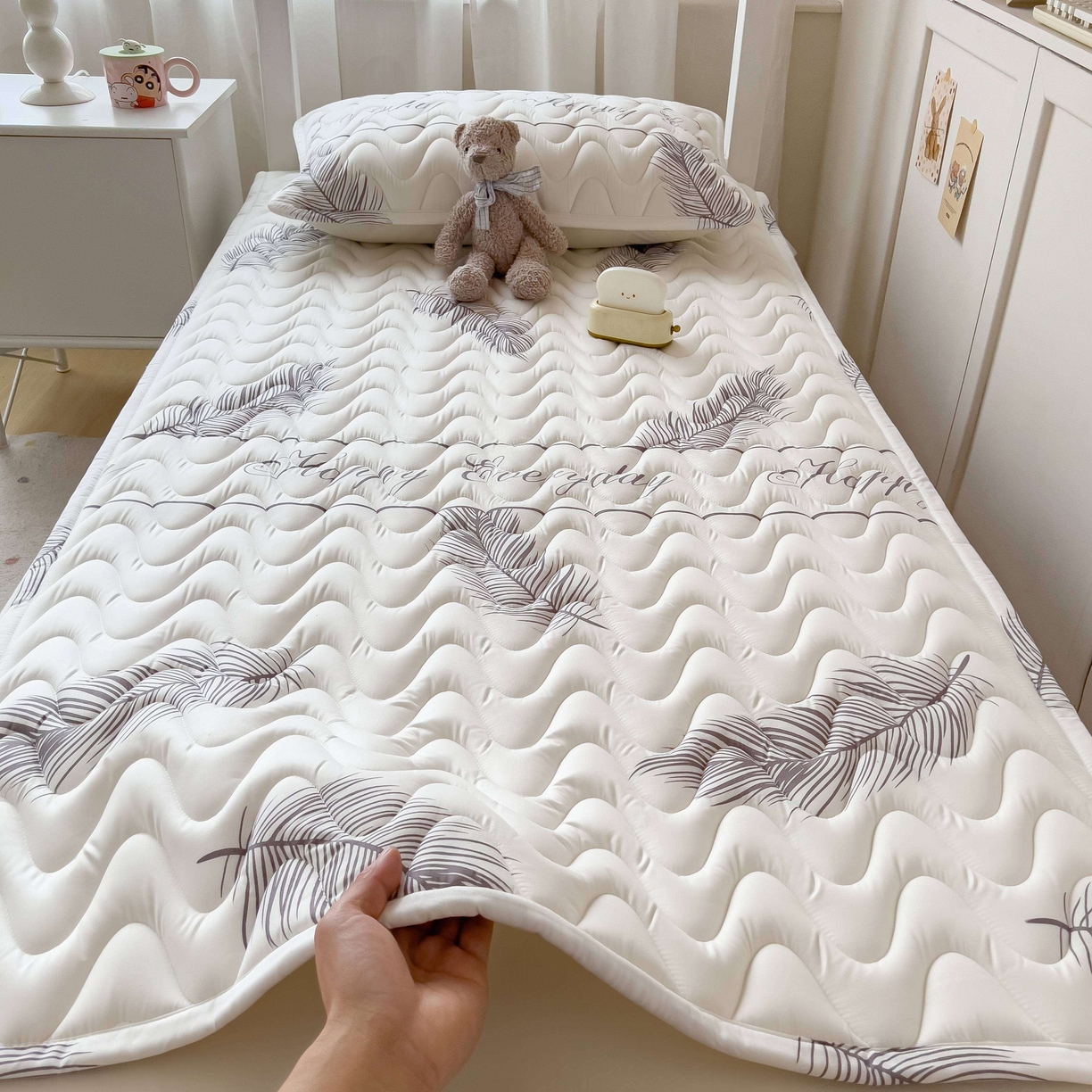 91家纺网 家纺一手货源 找家纺 希廷顿 2026新款印花夹棉防水床垫学生款 梦幻森林
