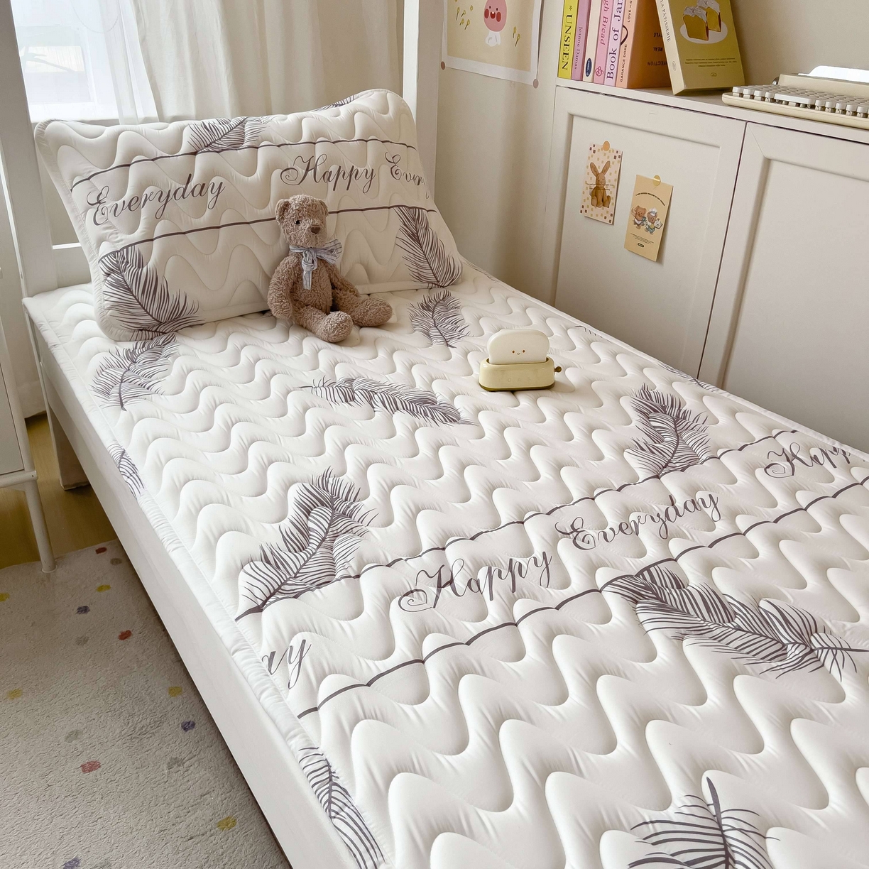 91家纺网 家纺一手货源 找家纺 希廷顿 2026新款印花夹棉防水床垫学生款 梦幻森林