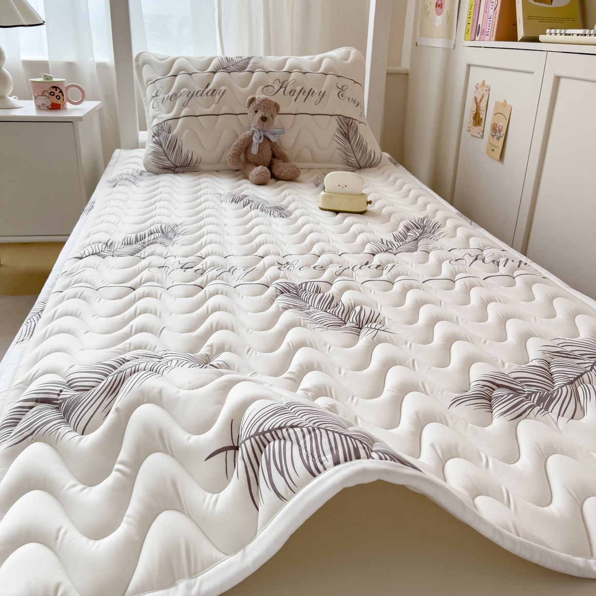 91家纺网 家纺一手货源 找家纺 希廷顿 2026新款印花夹棉防水床垫学生款 梦幻森林