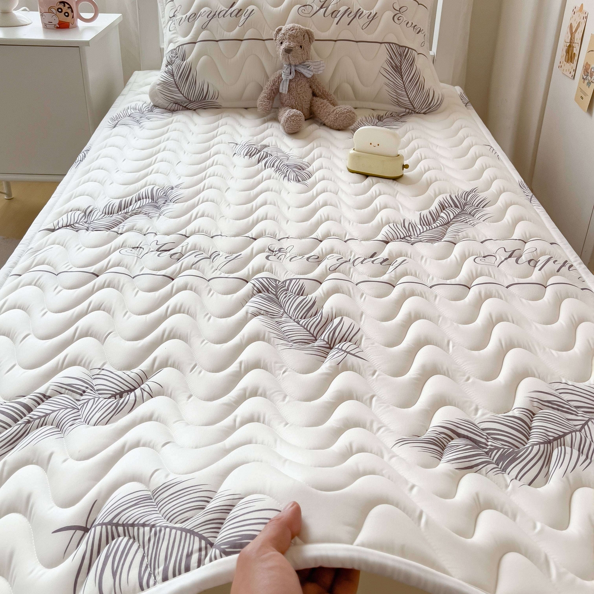 91家纺网 家纺一手货源 找家纺 希廷顿 2026新款印花夹棉防水床垫学生款 梦幻森林