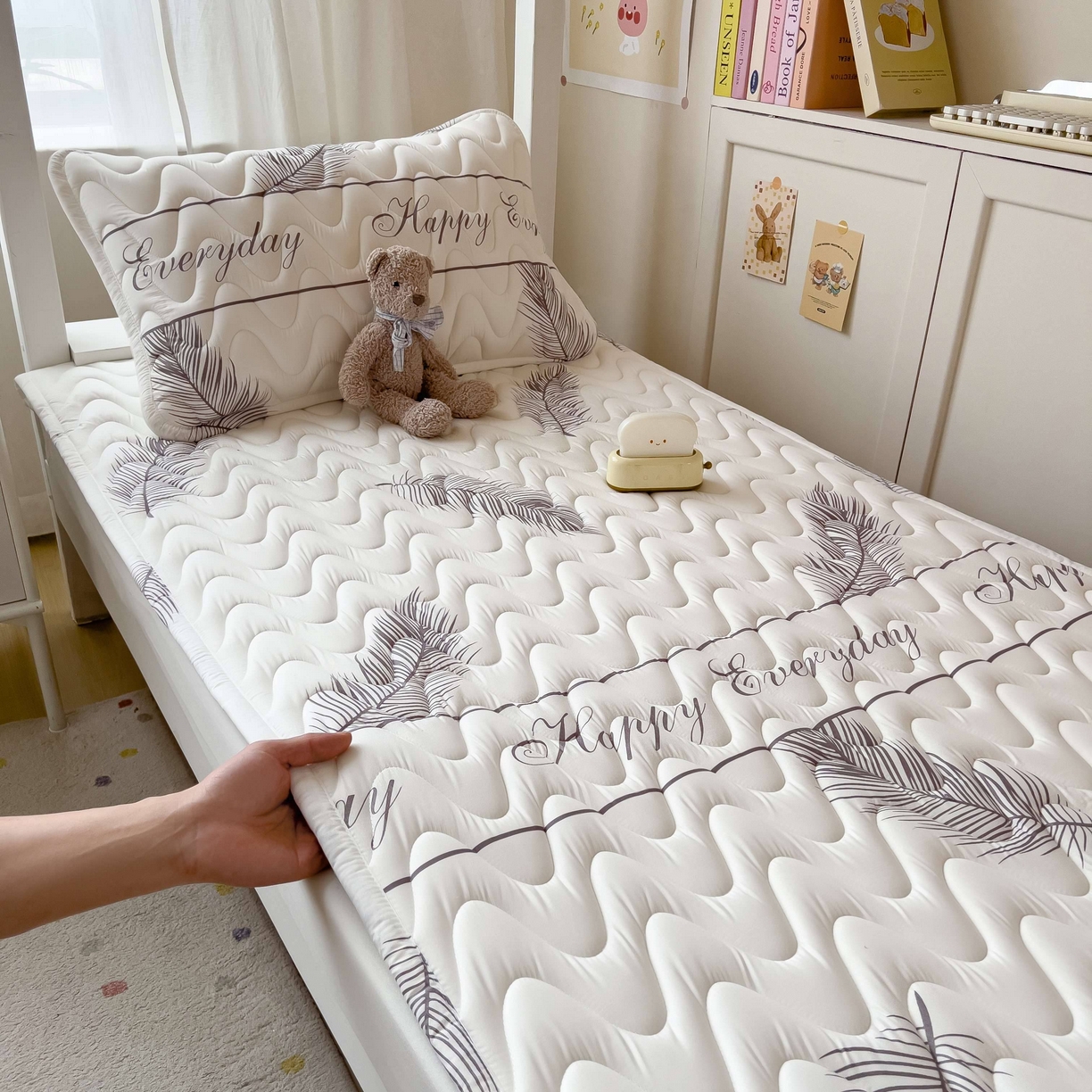 91家纺网 家纺一手货源 找家纺 希廷顿 2026新款印花夹棉防水床垫学生款 梦幻森林