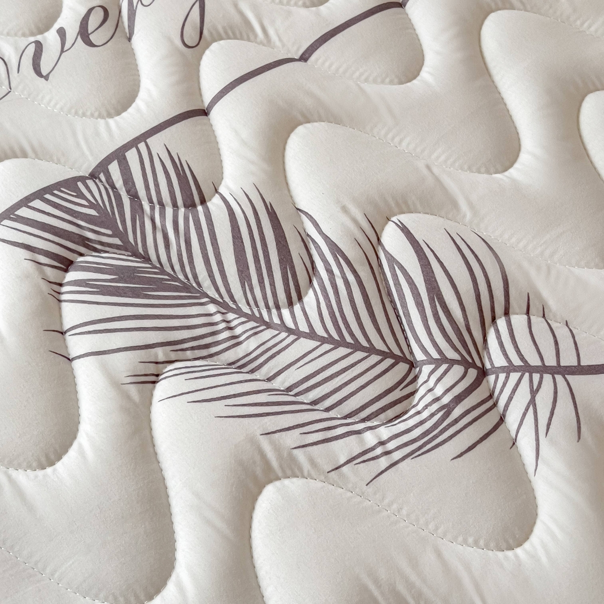 91家纺网 家纺一手货源 找家纺 希廷顿 2026新款印花夹棉防水床垫学生款 梦幻森林