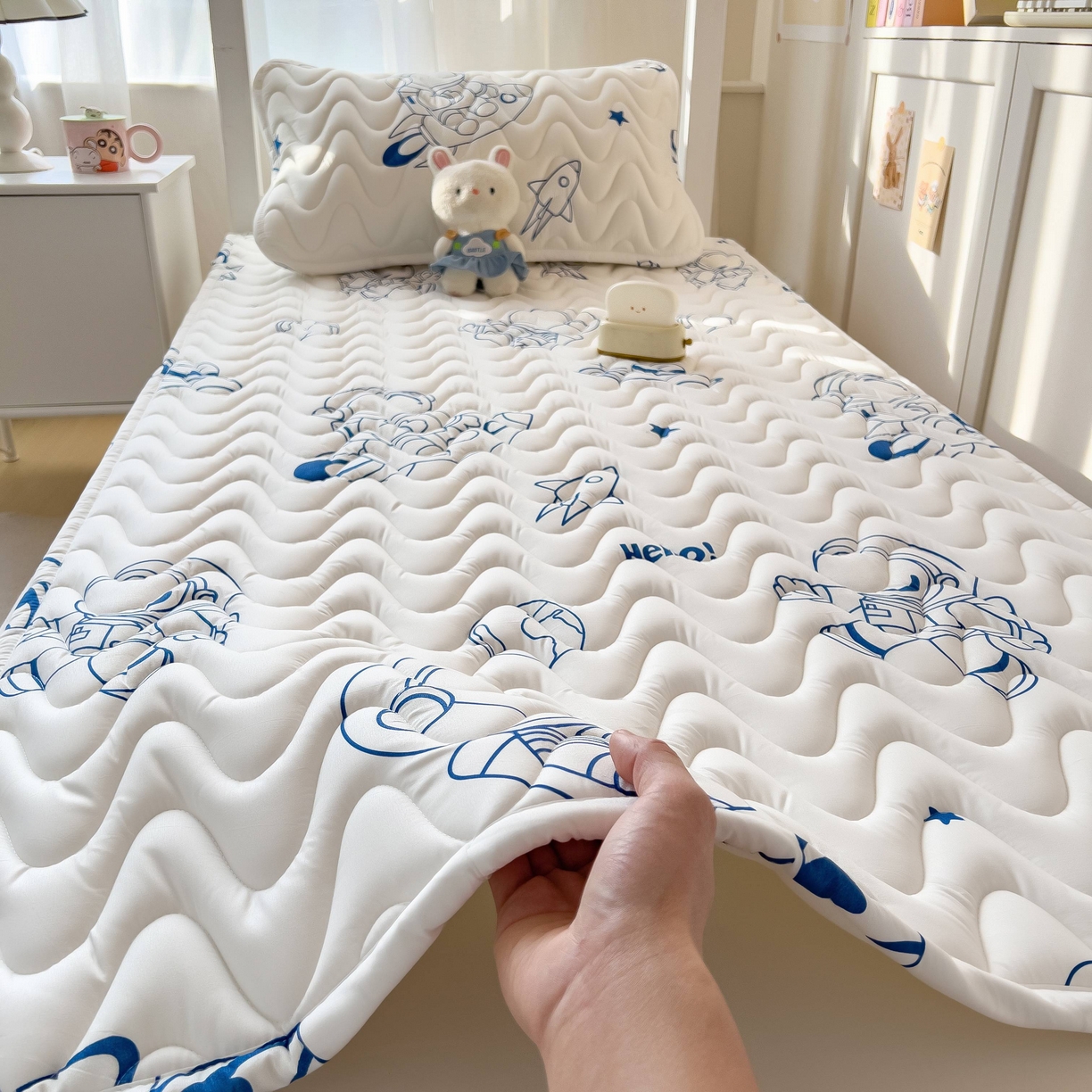 91家纺网 家纺一手货源 找家纺 希廷顿 2026新款印花夹棉防水床垫学生款 太空人