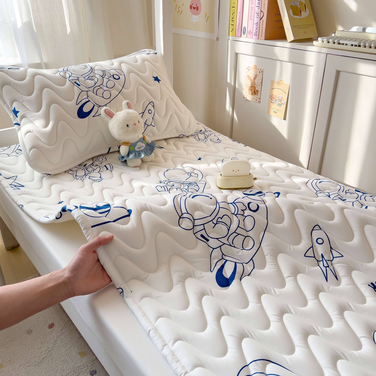 91家纺网 家纺一手货源 找家纺 希廷顿 2026新款印花夹棉防水床垫学生款 太空人