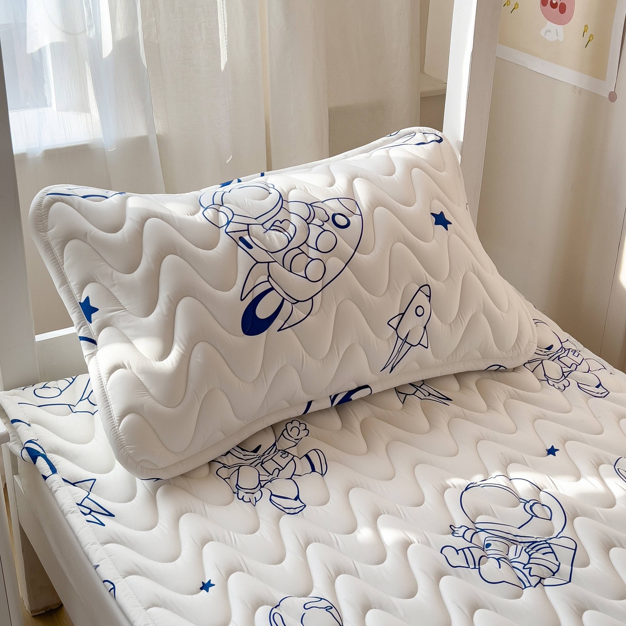 91家纺网 家纺一手货源 找家纺 希廷顿 2026新款印花夹棉防水床垫学生款 太空人