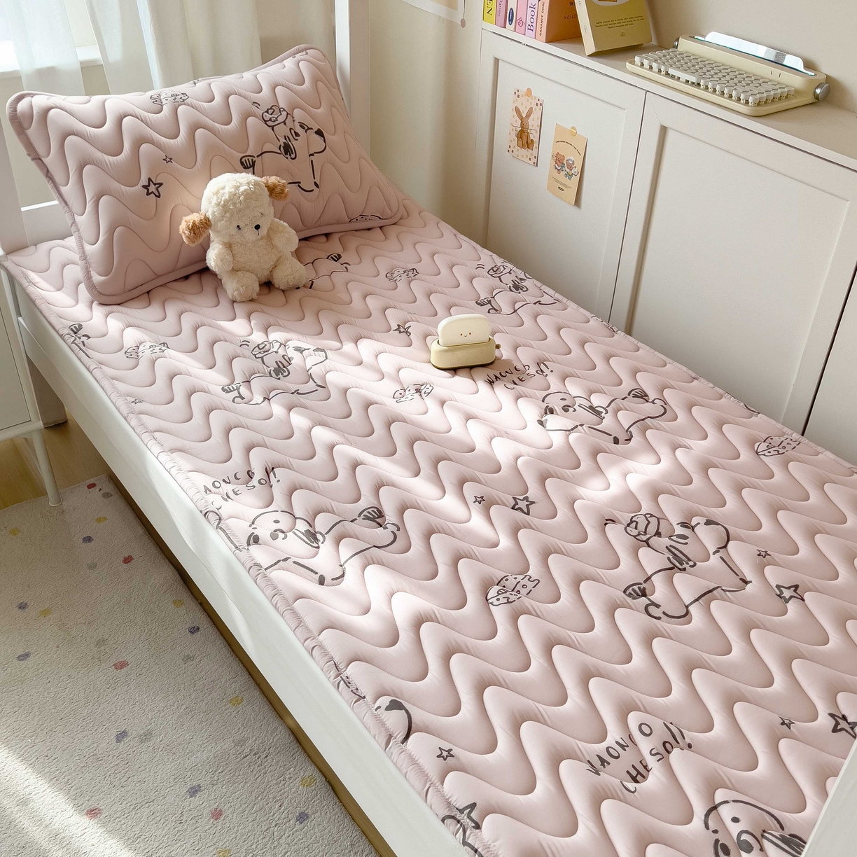 91家纺网 家纺一手货源 找家纺 希廷顿 2026新款印花夹棉防水床垫学生款 星星犬