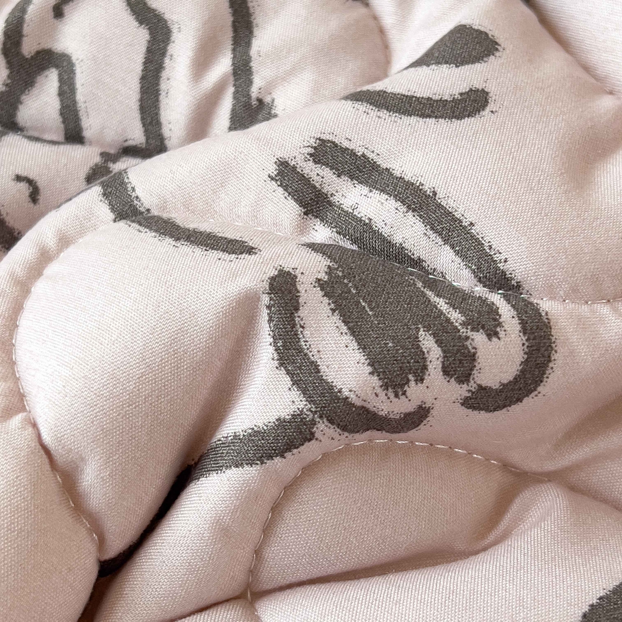 91家纺网 家纺一手货源 找家纺 希廷顿 2026新款印花夹棉防水床垫学生款 星星犬