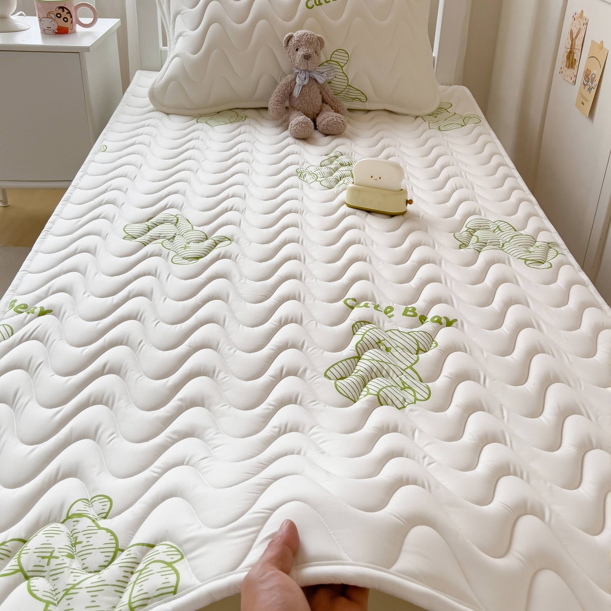 91家纺网 家纺一手货源 找家纺 希廷顿 2026新款印花夹棉防水床垫学生款 熊本熊