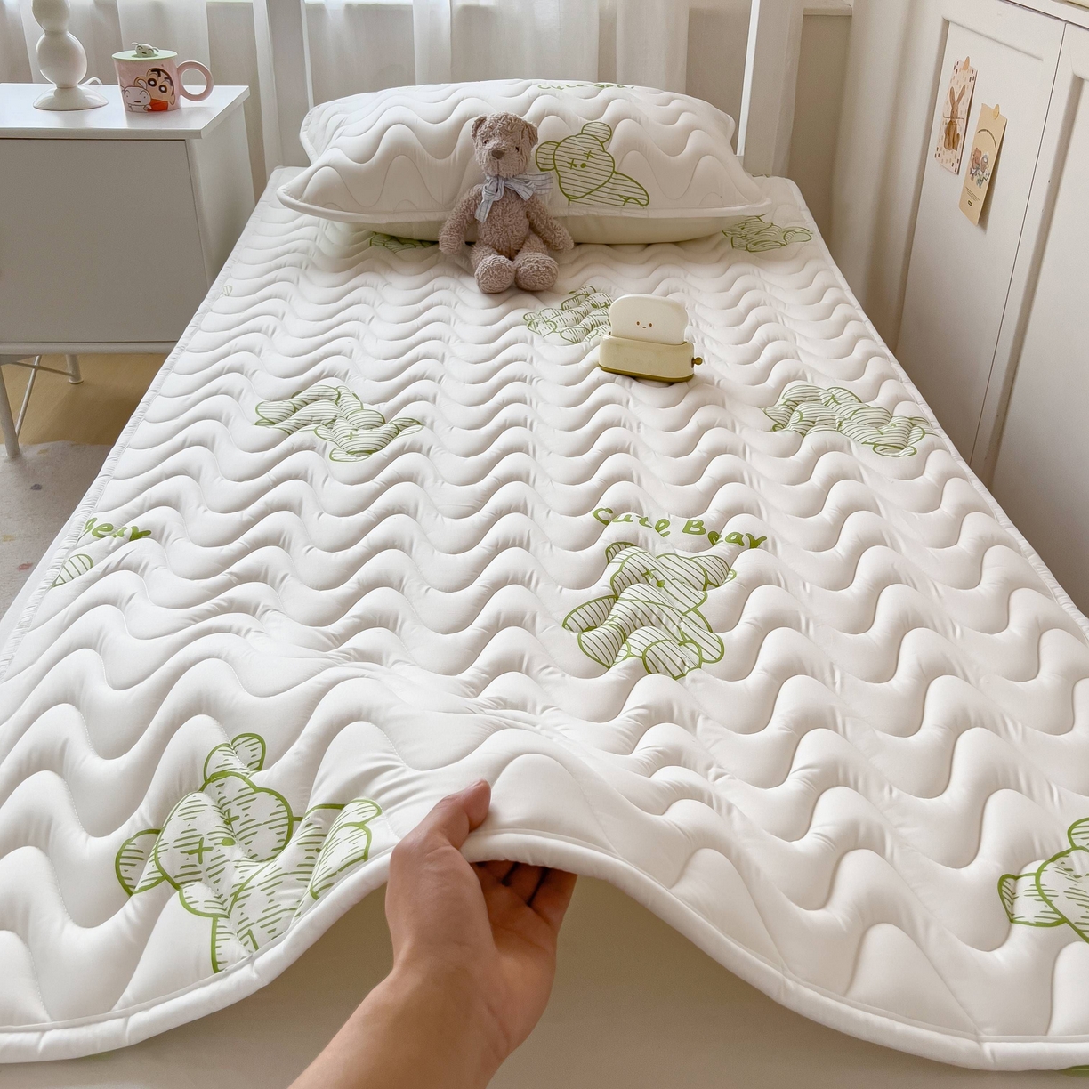 91家纺网 家纺一手货源 找家纺 希廷顿 2026新款印花夹棉防水床垫学生款 熊本熊