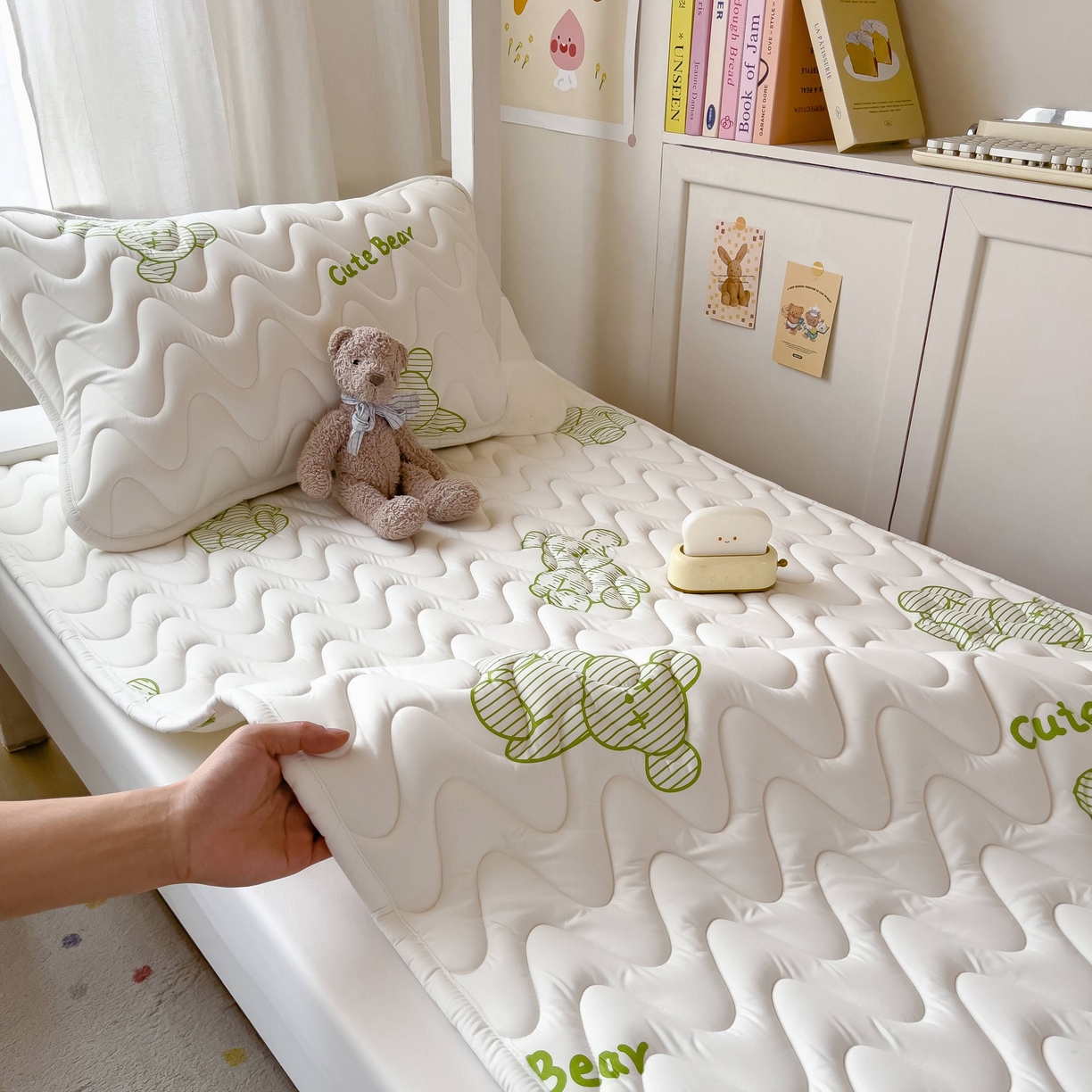 91家纺网 家纺一手货源 找家纺 希廷顿 2026新款印花夹棉防水床垫学生款 熊本熊