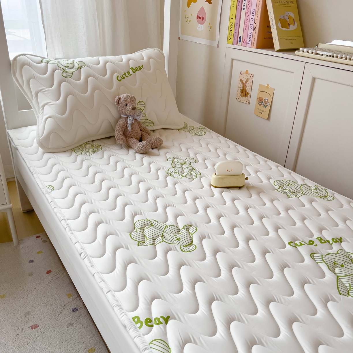 91家纺网 家纺一手货源 找家纺 希廷顿 2026新款印花夹棉防水床垫学生款 熊本熊