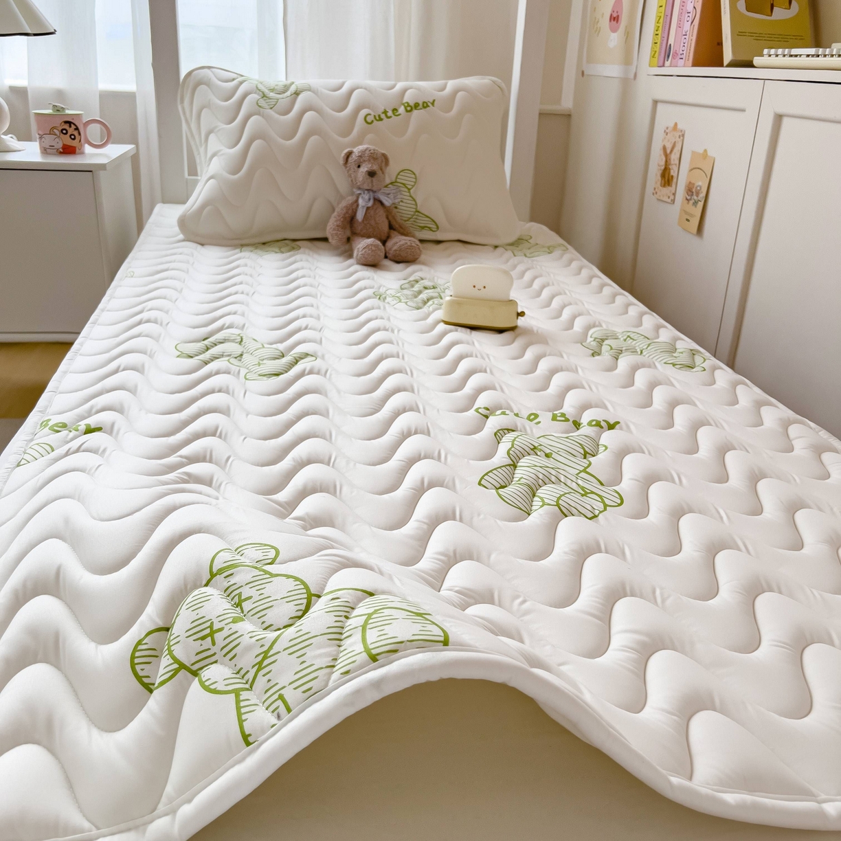 91家纺网 家纺一手货源 找家纺 希廷顿 2026新款印花夹棉防水床垫学生款 熊本熊