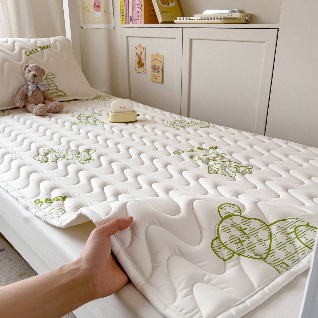 91家纺网 家纺一手货源 找家纺 希廷顿 2026新款印花夹棉防水床垫学生款 熊本熊