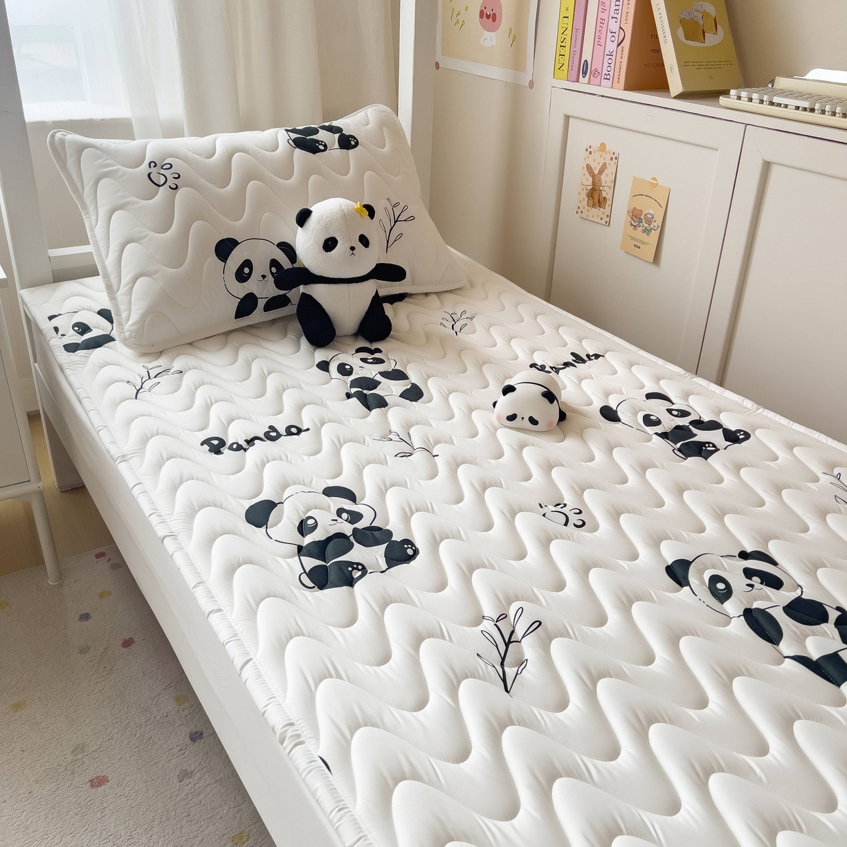 91家纺网 家纺一手货源 找家纺 希廷顿 2026新款印花夹棉防水床垫学生款 熊猫攀竹