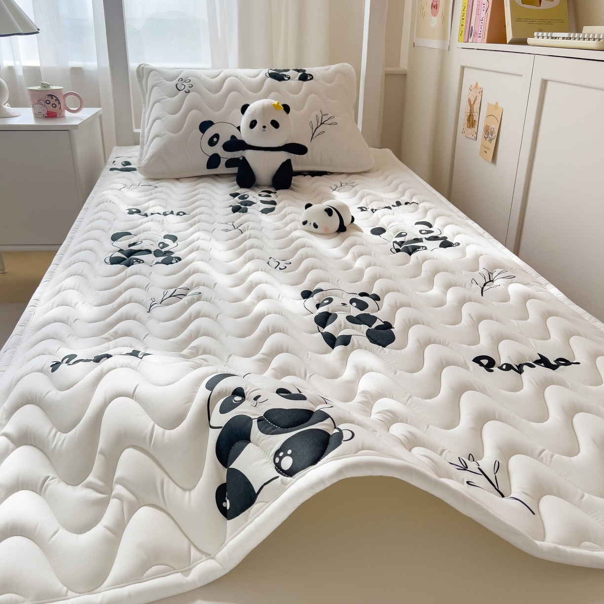 91家纺网 家纺一手货源 找家纺 希廷顿 2026新款印花夹棉防水床垫学生款 熊猫攀竹