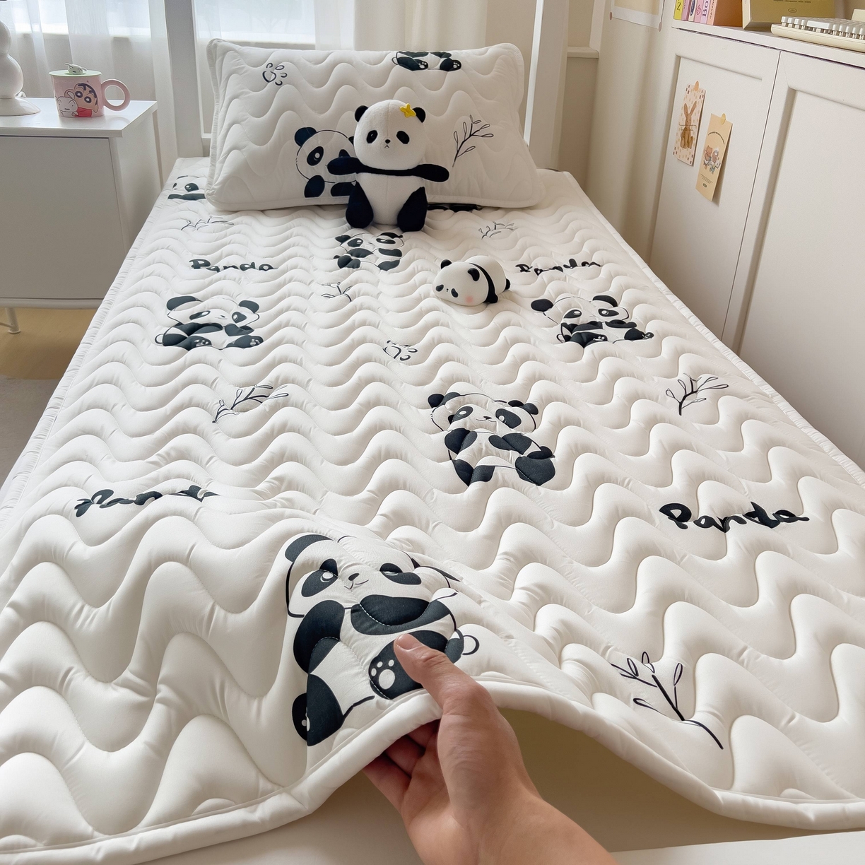 91家纺网 家纺一手货源 找家纺 希廷顿 2026新款印花夹棉防水床垫学生款 熊猫攀竹