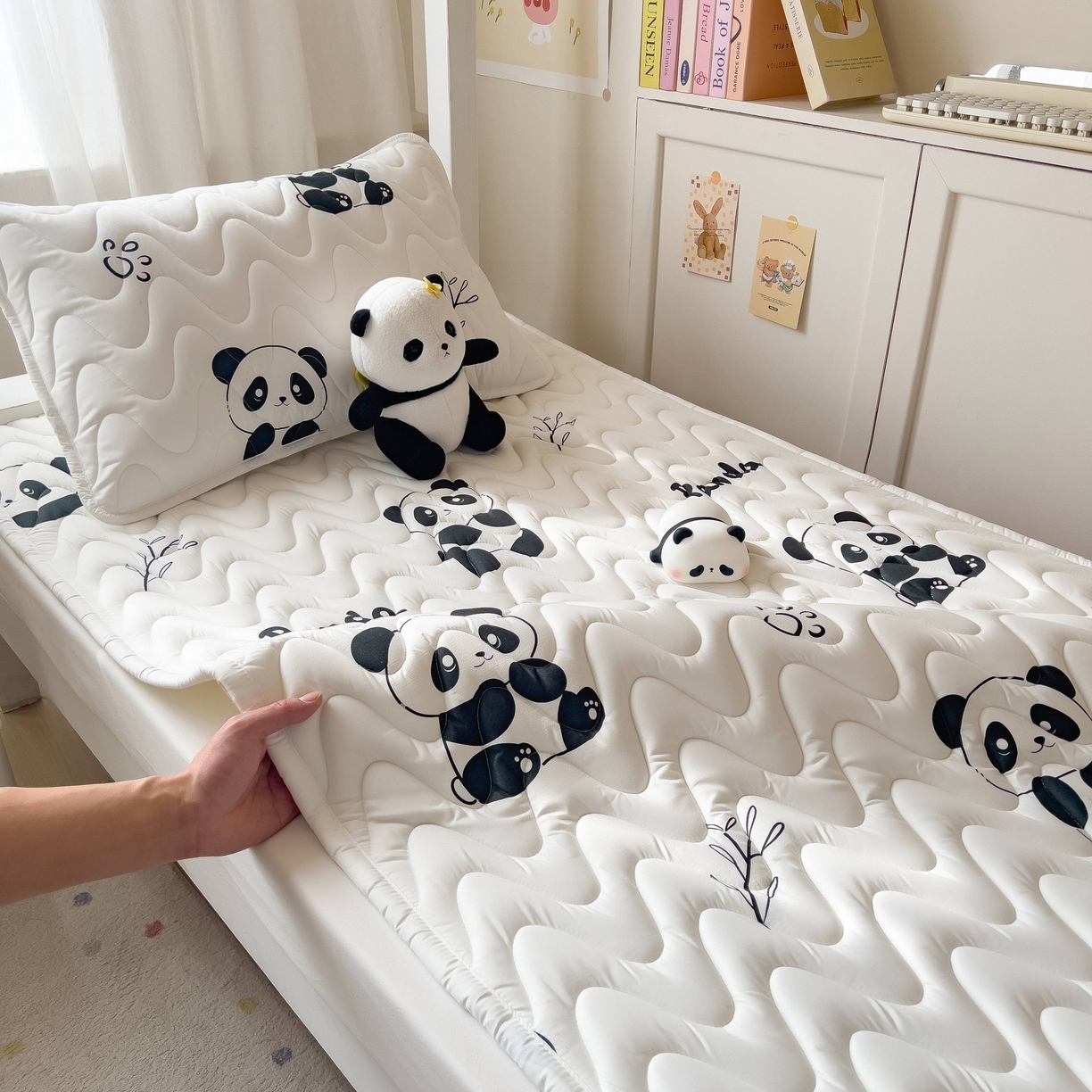 91家纺网 家纺一手货源 找家纺 希廷顿 2026新款印花夹棉防水床垫学生款 熊猫攀竹