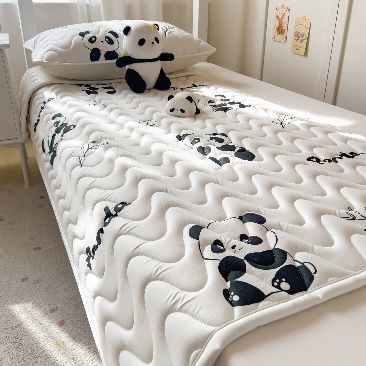 91家纺网 家纺一手货源 找家纺 希廷顿 2026新款印花夹棉防水床垫学生款 熊猫攀竹