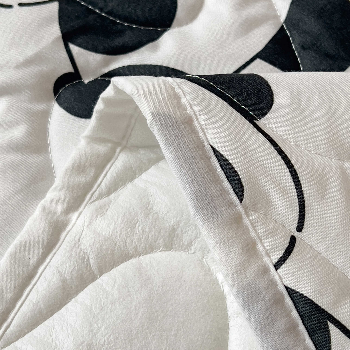 91家纺网 家纺一手货源 找家纺 希廷顿 2026新款印花夹棉防水床垫学生款 熊猫攀竹