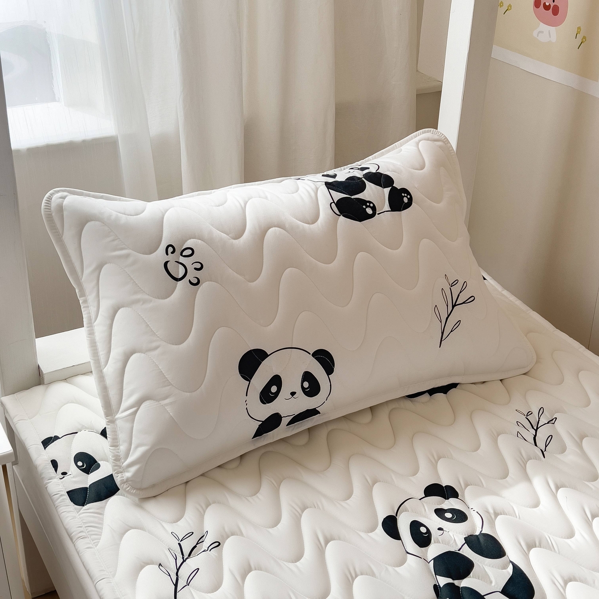 91家纺网 家纺一手货源 找家纺 希廷顿 2026新款印花夹棉防水床垫学生款 熊猫攀竹