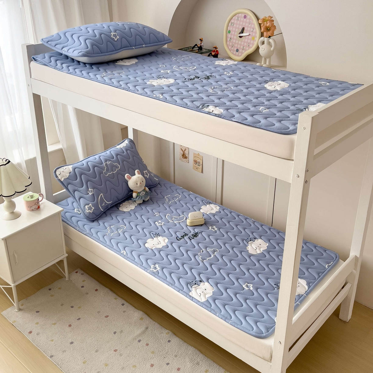 希廷顿 2026新款印花夹棉防水床垫学生款 云之恋