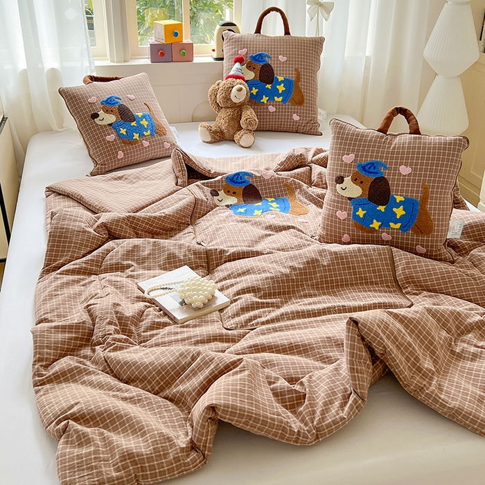 91家纺网 家纺一手货源 找家纺 古本家居 2026新款全棉毛巾绣帽子狗抱枕被系列 全棉毛巾绣帽子狗咖格