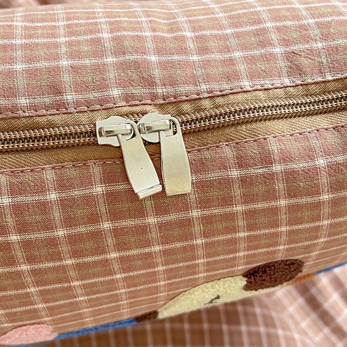 91家纺网 家纺一手货源 找家纺 古本家居 2026新款全棉毛巾绣帽子狗抱枕被系列 全棉毛巾绣帽子狗咖格