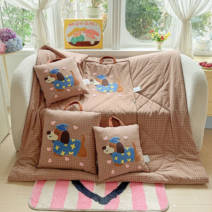 91家纺网 家纺一手货源 找家纺 古本家居 2026新款全棉毛巾绣帽子狗抱枕被系列 全棉毛巾绣帽子狗咖格