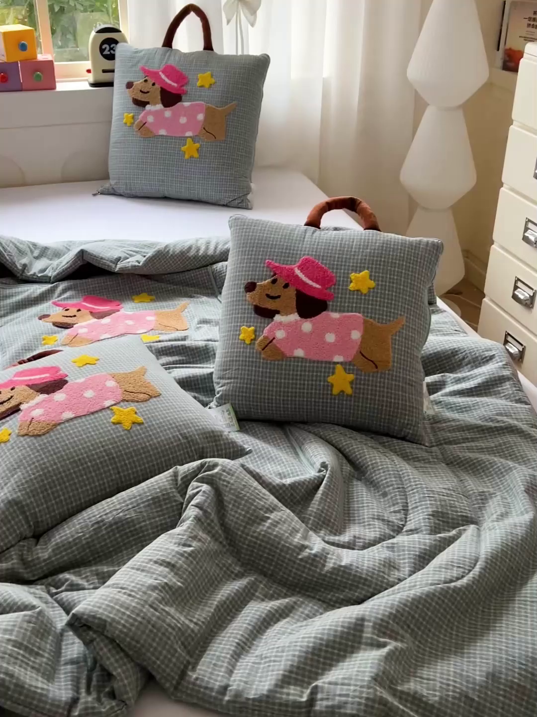 91家纺网 家纺一手货源 找家纺 古本家居 2026新款全棉毛巾绣帽子狗抱枕被系列 全棉毛巾绣帽子狗蓝格