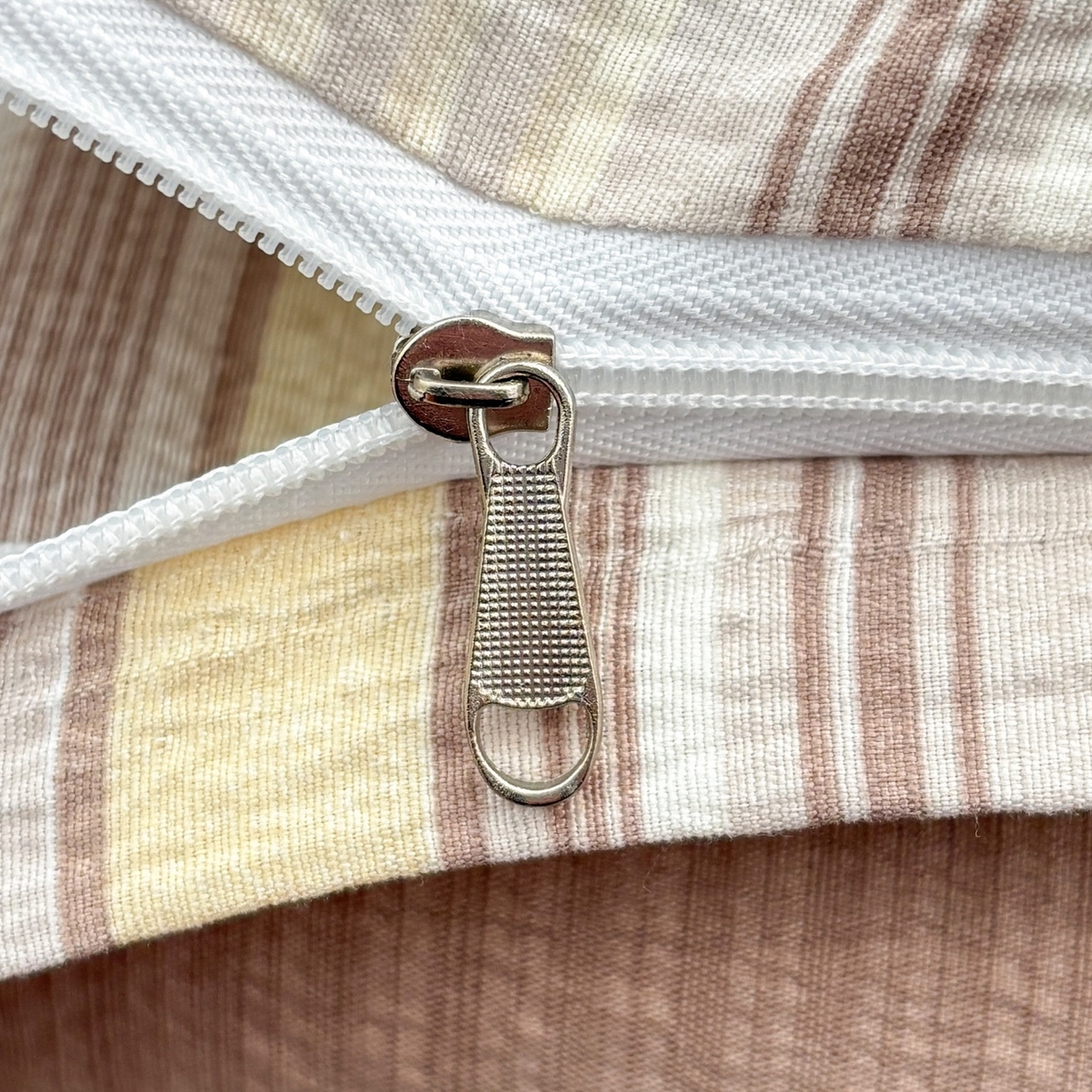 91家纺网 家纺一手货源 找家纺 N先生+V 13814689556 发大图/买家秀 2026新款无印风泡芙双层纱四件套 栖然-黄