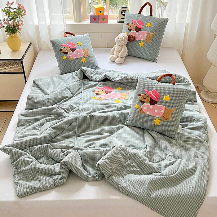 91家纺网 家纺一手货源 找家纺 古本家居 2026新款全棉毛巾绣帽子狗抱枕被系列 全棉毛巾绣帽子狗蓝格