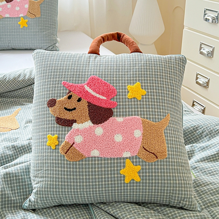 91家纺网 家纺一手货源 找家纺 古本家居 2026新款全棉毛巾绣帽子狗抱枕被系列 全棉毛巾绣帽子狗蓝格