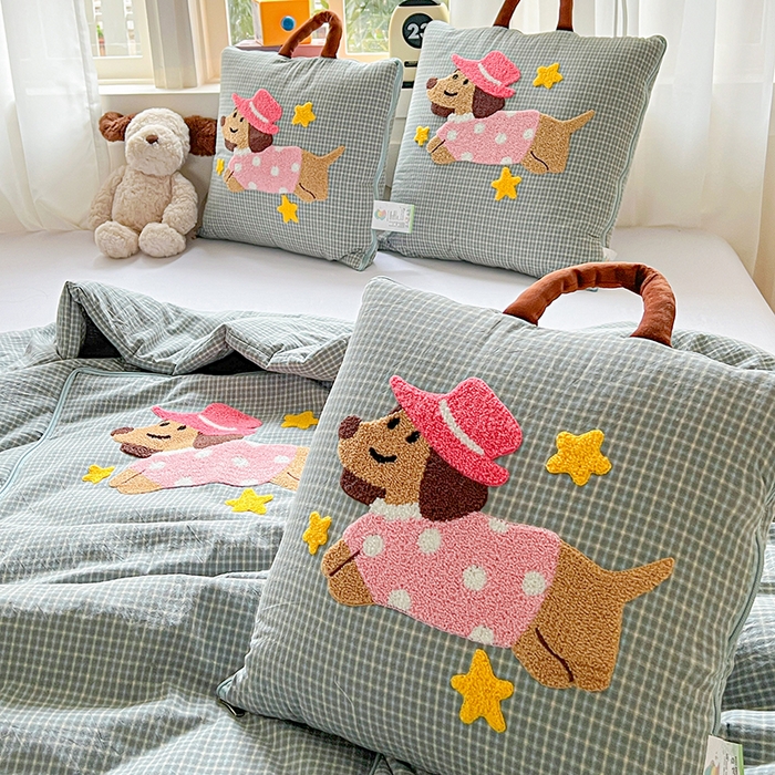 91家纺网 家纺一手货源 找家纺 古本家居 2026新款全棉毛巾绣帽子狗抱枕被系列 全棉毛巾绣帽子狗蓝格