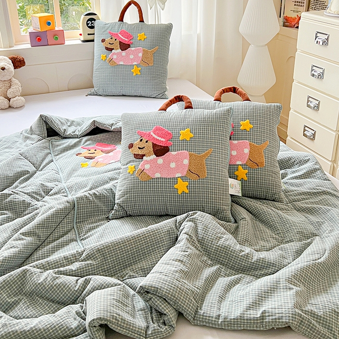 91家纺网 家纺一手货源 找家纺 古本家居 2026新款全棉毛巾绣帽子狗抱枕被系列 全棉毛巾绣帽子狗蓝格