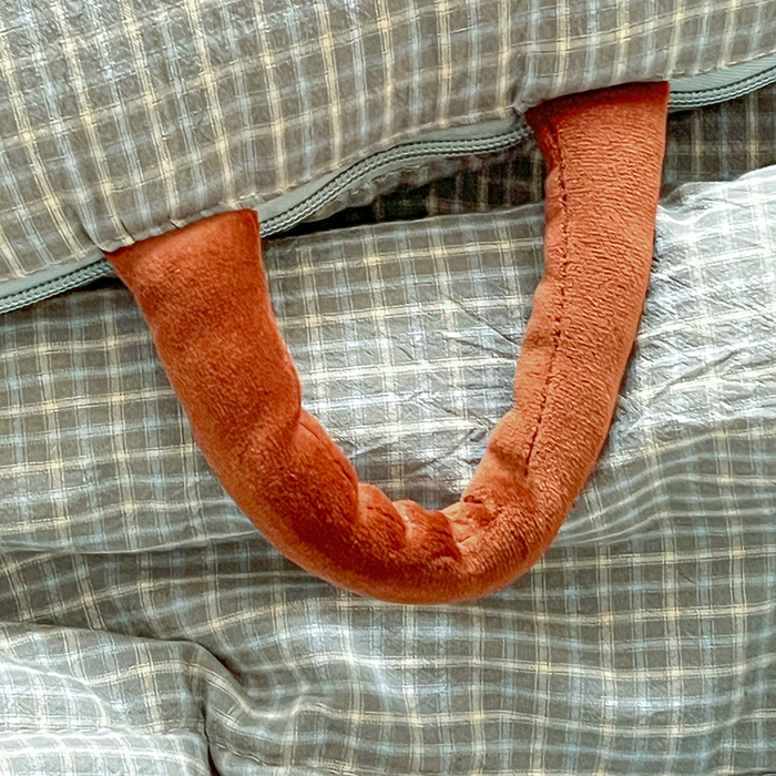 91家纺网 家纺一手货源 找家纺 古本家居 2026新款全棉毛巾绣帽子狗抱枕被系列 全棉毛巾绣帽子狗蓝格