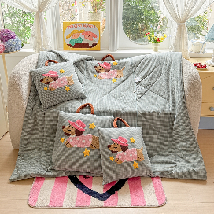 91家纺网 家纺一手货源 找家纺 古本家居 2026新款全棉毛巾绣帽子狗抱枕被系列 全棉毛巾绣帽子狗蓝格