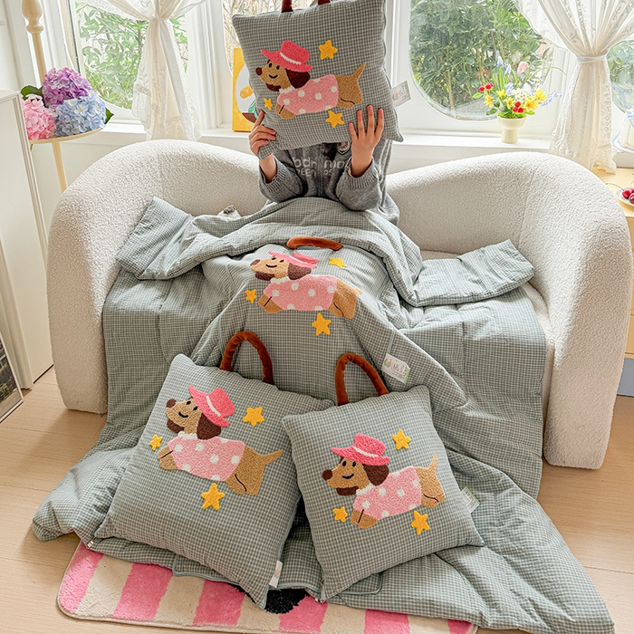 91家纺网 家纺一手货源 找家纺 古本家居 2026新款全棉毛巾绣帽子狗抱枕被系列 全棉毛巾绣帽子狗蓝格