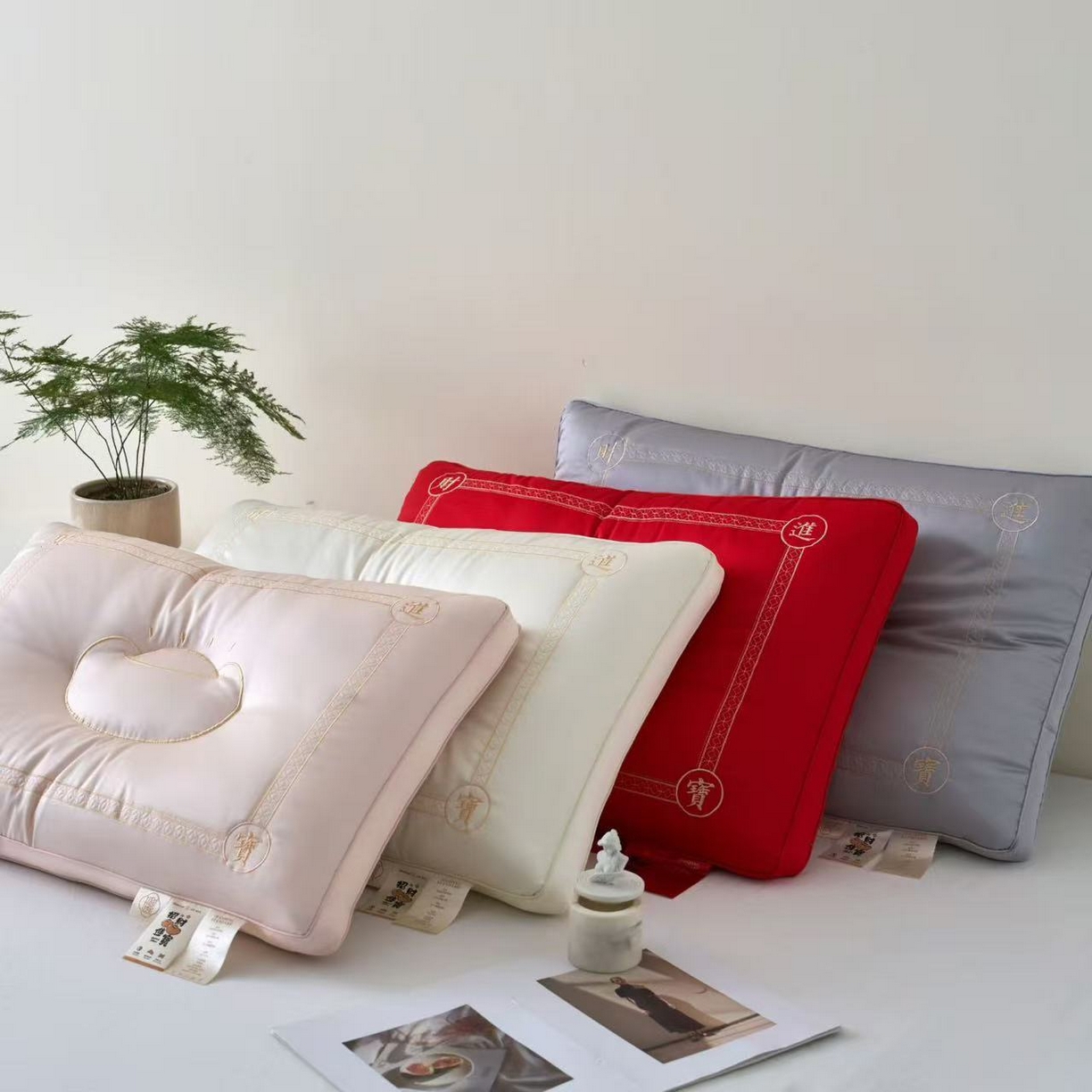 云熙枕业 2026新款招财进宝护颈枕羽丝枕枕头枕芯 组合图（仅供展示不可下单）