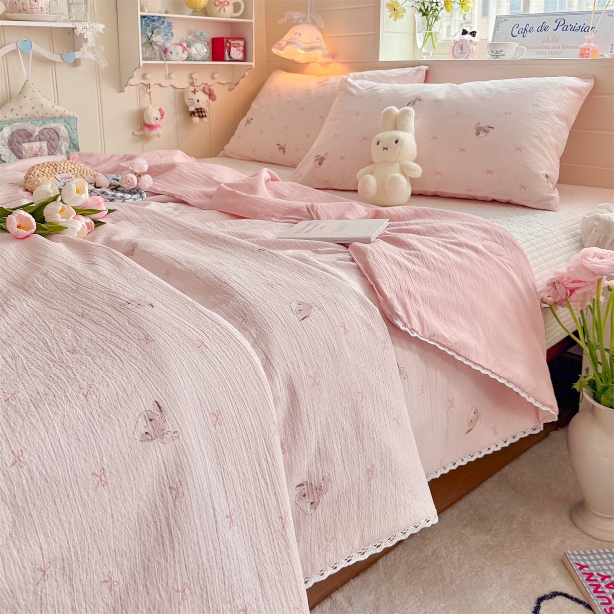 91家纺网 家纺一手货源 找家纺 名兮家居 2026新款亲肤A类皱皱纱夏被夏凉被空调被 粉色小兔