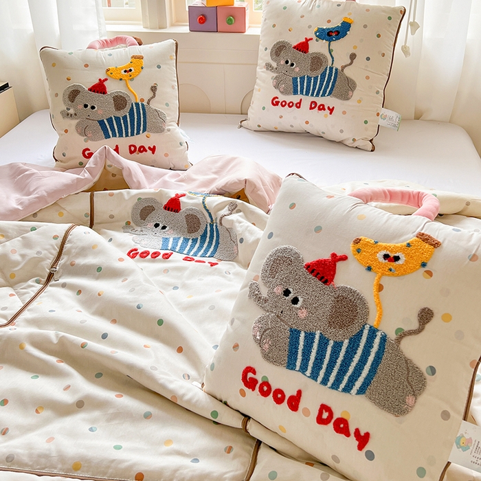 91家纺网 家纺一手货源 找家纺 （总）古本家居 2026新款全棉毛巾绣动物园抱枕被系列