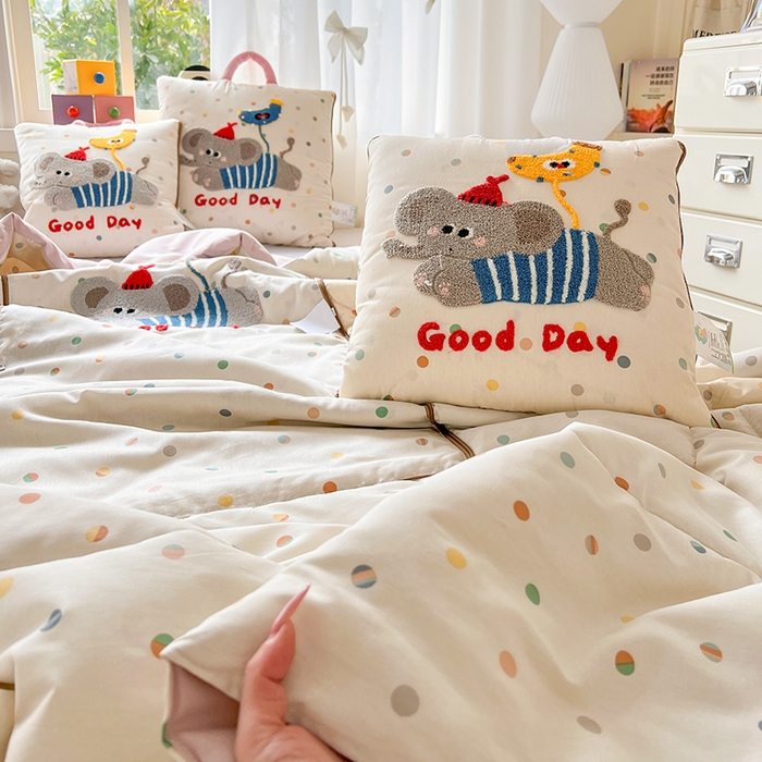 91家纺网 家纺一手货源 找家纺 （总）古本家居 2026新款全棉毛巾绣动物园抱枕被系列