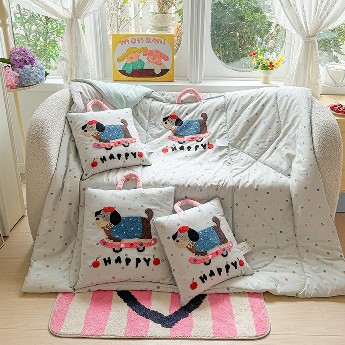 91家纺网 家纺一手货源 找家纺 古本家居 2026新款全棉毛巾绣动物园抱枕被系列 全棉毛巾绣波点滑板狗