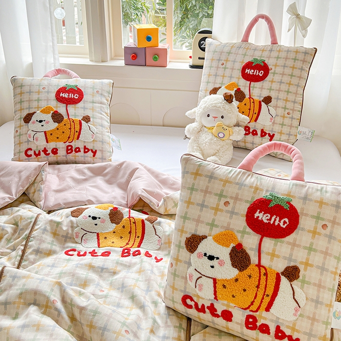 91家纺网 家纺一手货源 找家纺 古本家居 2026新款全棉毛巾绣动物园抱枕被系列 全棉毛巾绣格子番茄狗